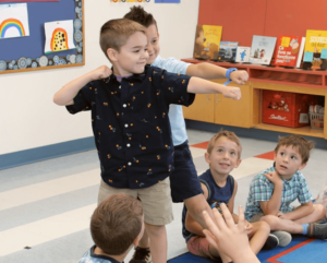 AD Les gestes et les expressions faciales